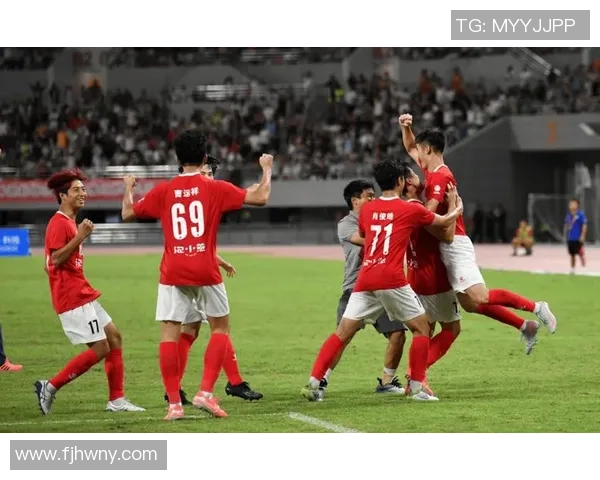 最热球星闪耀绿茵场引领足球激情风暴点燃全球球迷热爱