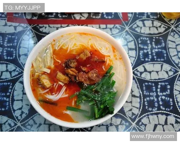 球星足球场上意外拾起美食瞬间球场趣事引发粉丝热议