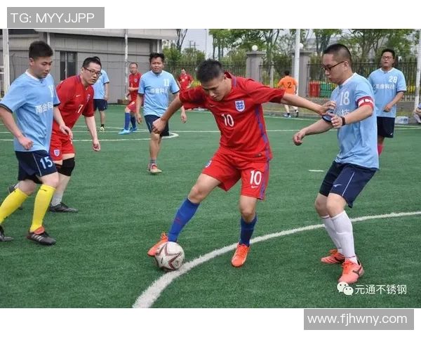 聚焦绿茵巨星独特风采塑造激情四射的个性化足球封面魅力