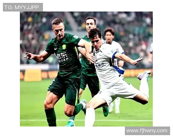 足球巨星赛场内外展现萌趣瞬间温暖球迷心灵